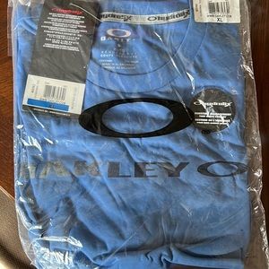 Oakley tee